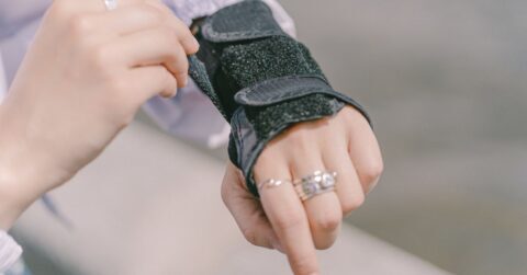손목보호대 경험자들이 먼저 보는 손목터널증후군과의 사용 차이