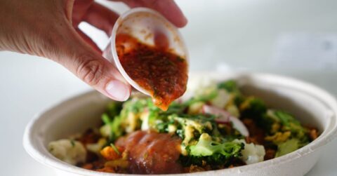 저칼로리 떡볶이 사기 전에 확인할 당질제한 표시와 소스 1회량